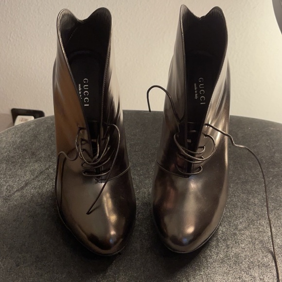 Gucci, Beautiful metallic bronze booties, 5” heels - Picture 2 of 7